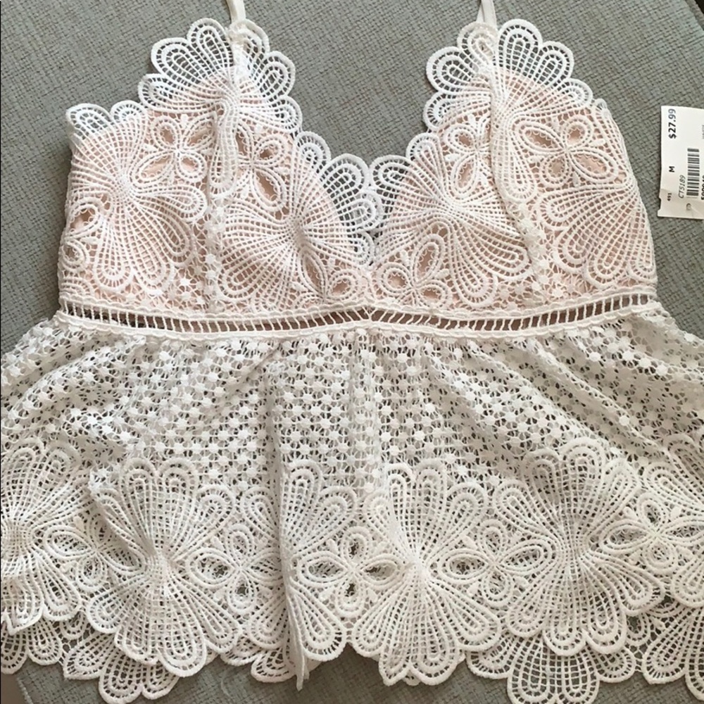 White lace top - Picture 2 of 9